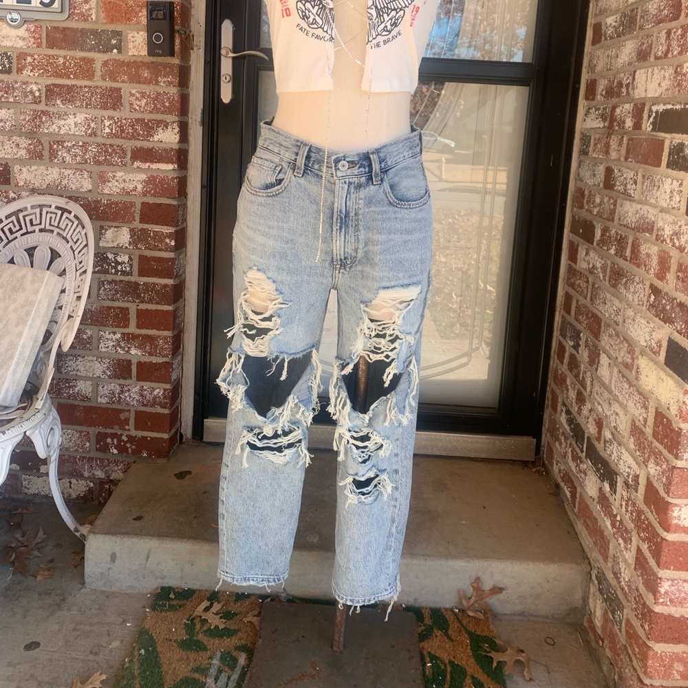 American Eagle mom Jean